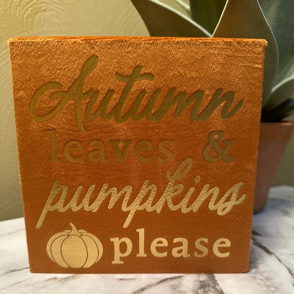 💥 $5 if bundled - Velvet Shelf Sitter Autumn leaves & pumpkins please NWT - Picture 1 of 7